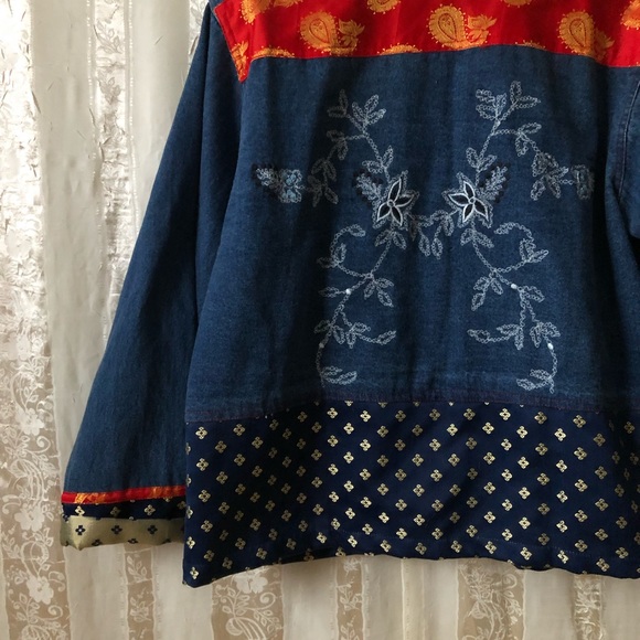Embroidered Denim Jacket ✨VINTAGE✨ - Picture 8 of 10